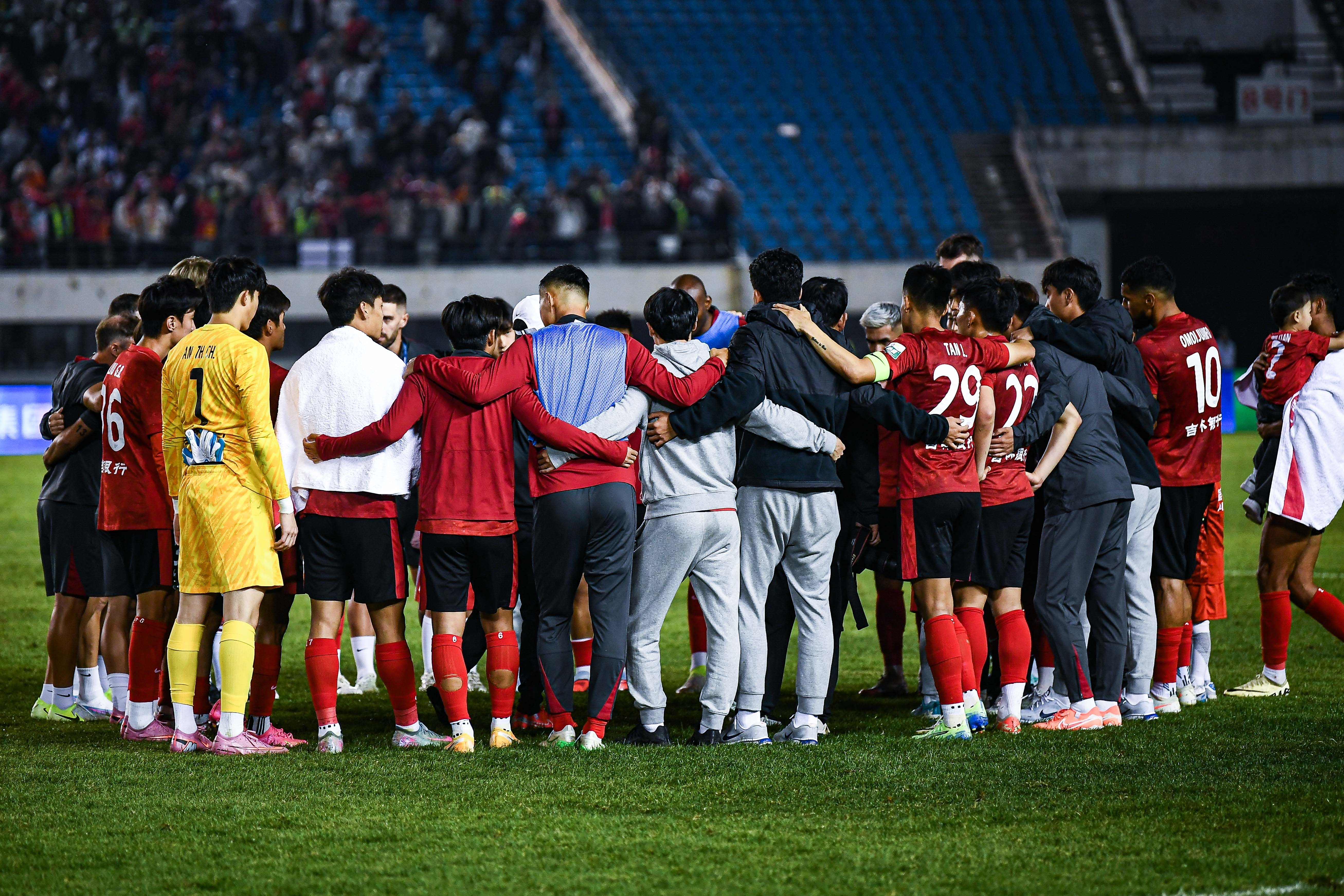 律师张冰：有经纪人坚称亚泰必保级 亚泰确实颇受足协格外地照顾