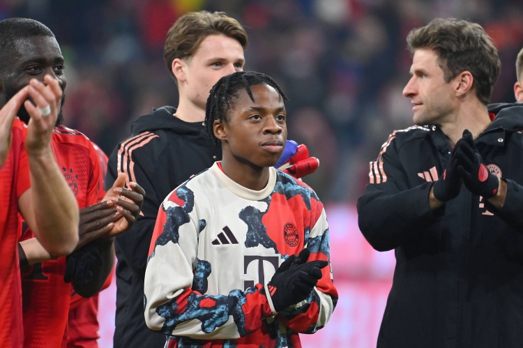 德天空：17岁边锋麦克不太可能冬窗转会，今夏可能被拜仁外租